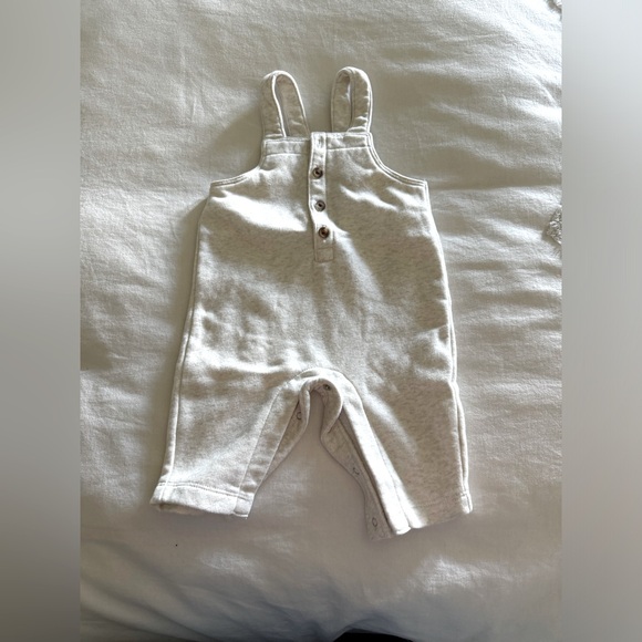 Unisex Sleeveless Button-Front Overalls for Baby - Picture 2 of 4